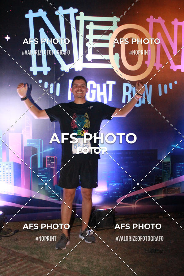 Buy your photos of the eventNeon Night Run 2019 - Belo Horizonte on Fotop