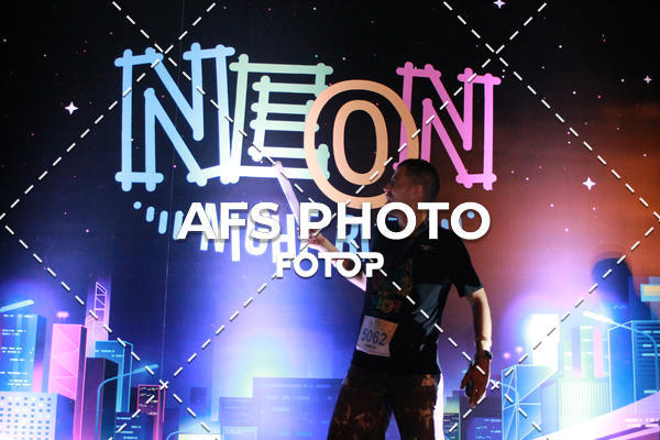 Compre suas fotos do eventoNeon Night Run 2019 - Belo Horizonte no Fotop