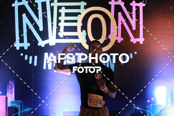 Achetez vos photos de l'vnementNeon Night Run 2019 - Belo Horizonte sur Fotop
