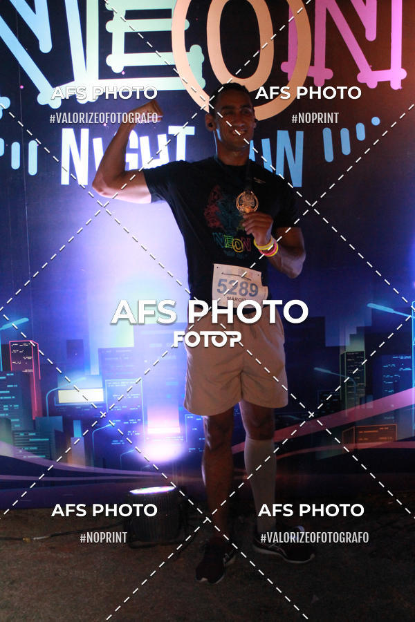 Achetez vos photos de l'vnementNeon Night Run 2019 - Belo Horizonte sur Fotop