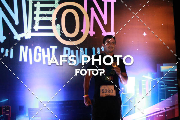 Achetez vos photos de l'vnementNeon Night Run 2019 - Belo Horizonte sur Fotop