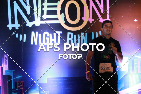 Achetez vos photos de l'vnementNeon Night Run 2019 - Belo Horizonte sur Fotop