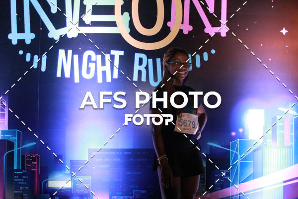 Achetez vos photos de l'vnementNeon Night Run 2019 - Belo Horizonte sur Fotop
