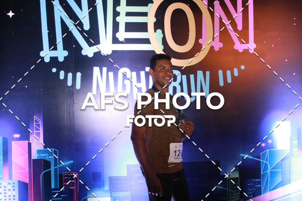 Buy your photos of the eventNeon Night Run 2019 - Belo Horizonte on Fotop