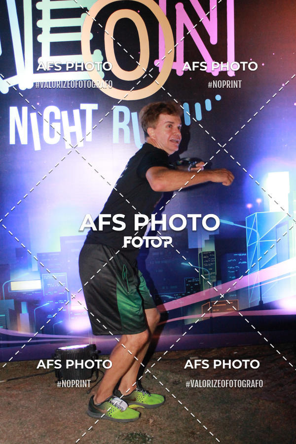 Buy your photos of the eventNeon Night Run 2019 - Belo Horizonte on Fotop