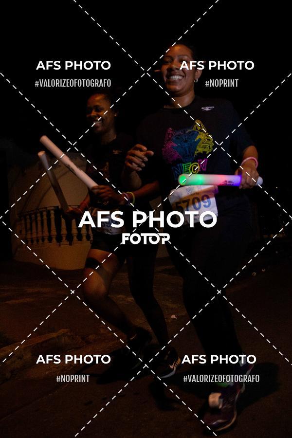 Compra tus fotos del eventoNeon Night Run 2019 - Belo Horizonte En Fotop