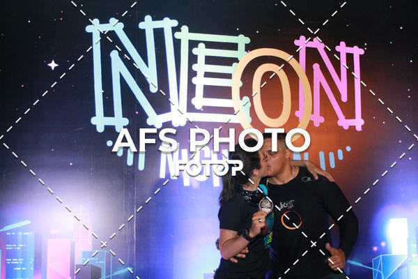 Compra tus fotos del eventoNeon Night Run 2019 - Belo Horizonte En Fotop