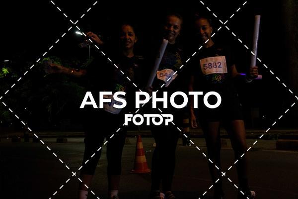 Achetez vos photos de l'vnementNeon Night Run 2019 - Belo Horizonte sur Fotop