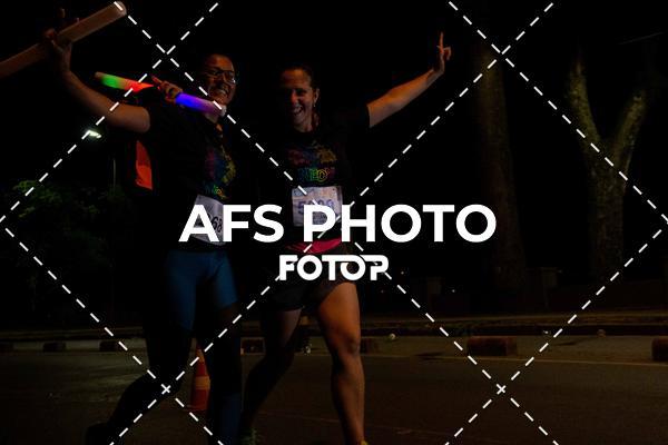 Achetez vos photos de l'vnementNeon Night Run 2019 - Belo Horizonte sur Fotop