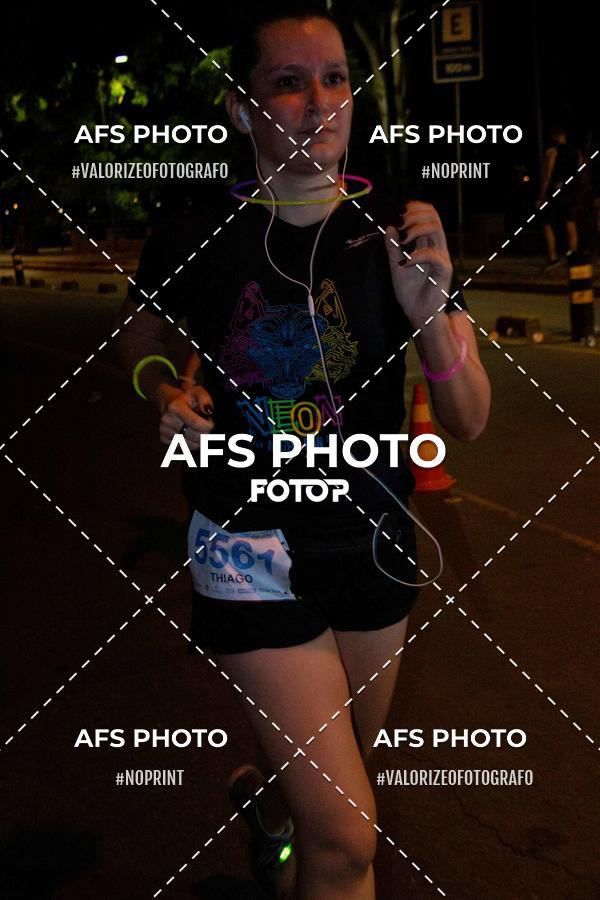 Achetez vos photos de l'vnementNeon Night Run 2019 - Belo Horizonte sur Fotop