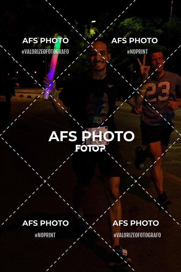Achetez vos photos de l'vnementNeon Night Run 2019 - Belo Horizonte sur Fotop