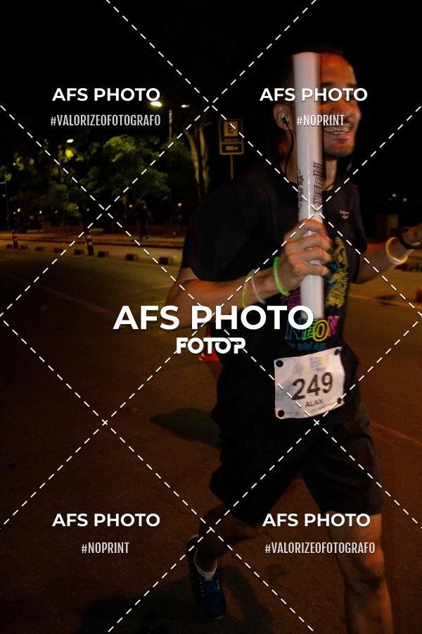 Achetez vos photos de l'vnementNeon Night Run 2019 - Belo Horizonte sur Fotop