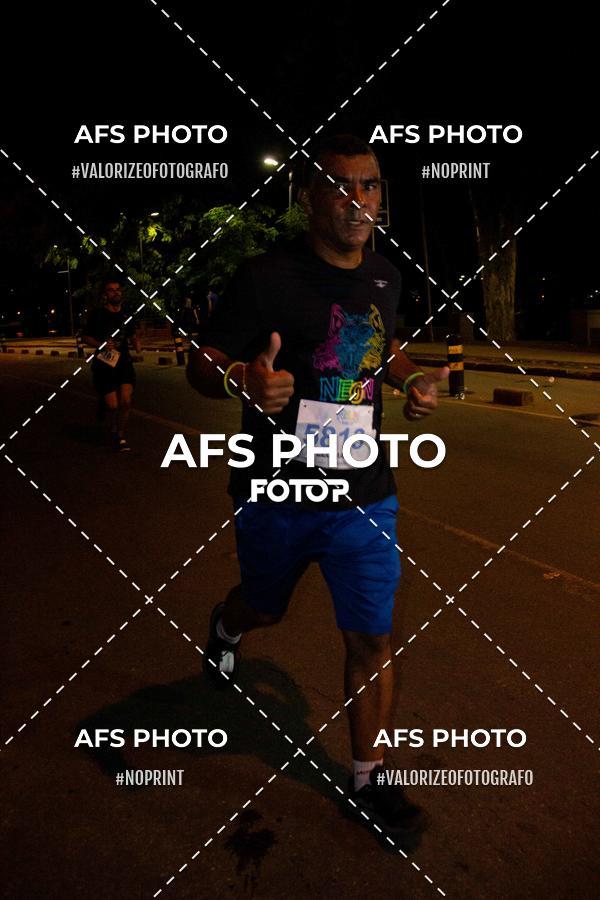 Achetez vos photos de l'vnementNeon Night Run 2019 - Belo Horizonte sur Fotop