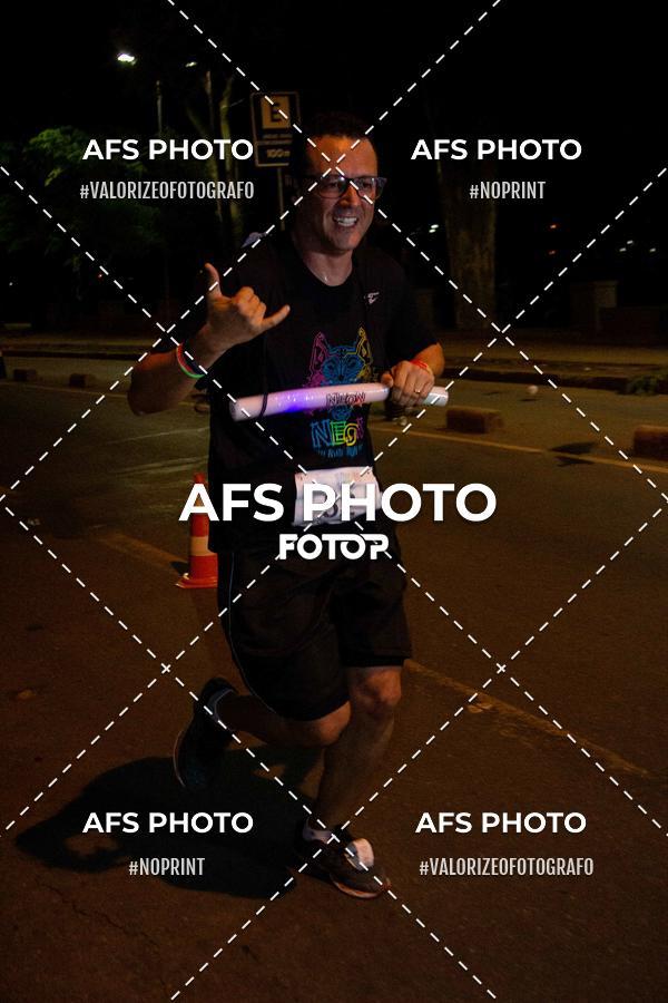 Achetez vos photos de l'vnementNeon Night Run 2019 - Belo Horizonte sur Fotop