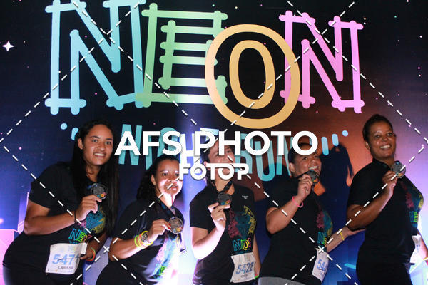 Compra tus fotos del eventoNeon Night Run 2019 - Belo Horizonte En Fotop