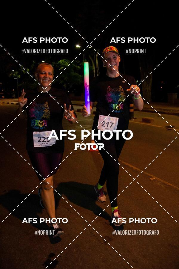 Achetez vos photos de l'vnementNeon Night Run 2019 - Belo Horizonte sur Fotop