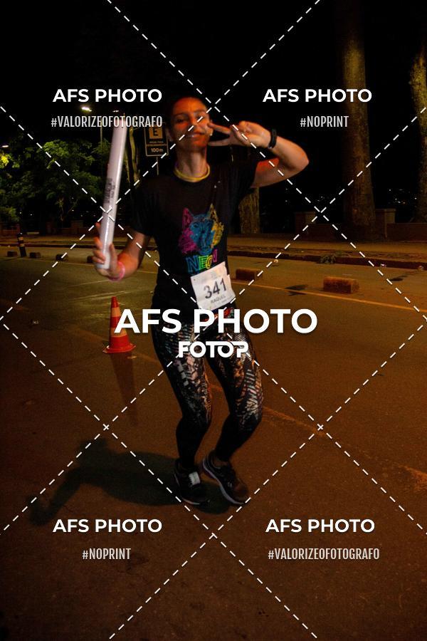 Achetez vos photos de l'vnementNeon Night Run 2019 - Belo Horizonte sur Fotop