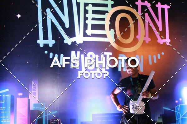 Compra tus fotos del eventoNeon Night Run 2019 - Belo Horizonte En Fotop