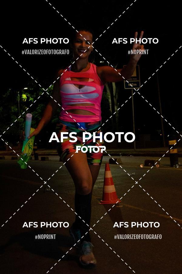 Achetez vos photos de l'vnementNeon Night Run 2019 - Belo Horizonte sur Fotop