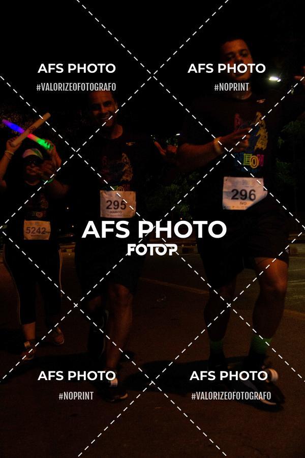 Achetez vos photos de l'vnementNeon Night Run 2019 - Belo Horizonte sur Fotop