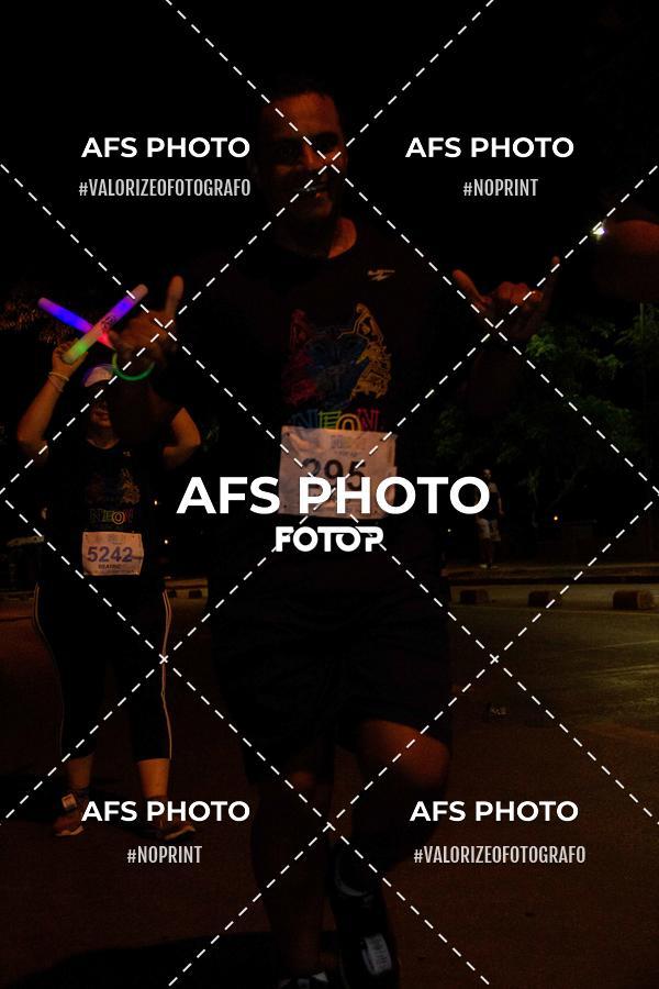 Achetez vos photos de l'vnementNeon Night Run 2019 - Belo Horizonte sur Fotop