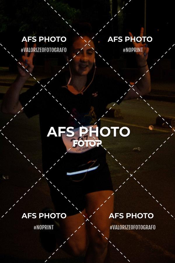 Achetez vos photos de l'vnementNeon Night Run 2019 - Belo Horizonte sur Fotop