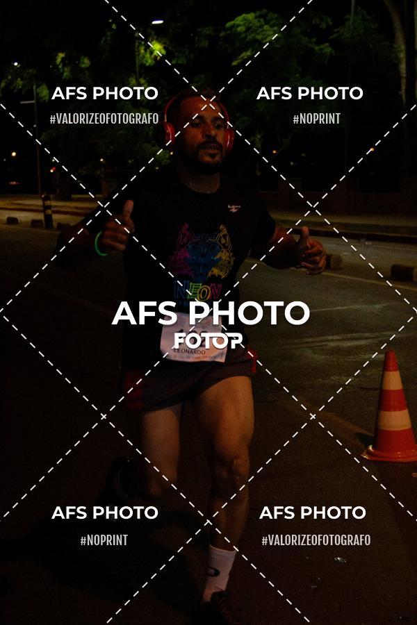 Achetez vos photos de l'vnementNeon Night Run 2019 - Belo Horizonte sur Fotop