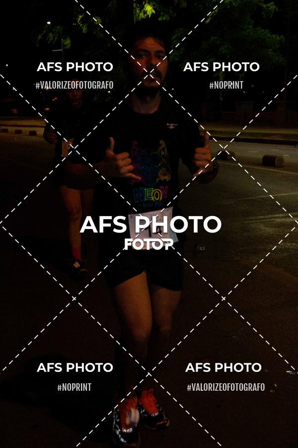 Achetez vos photos de l'vnementNeon Night Run 2019 - Belo Horizonte sur Fotop