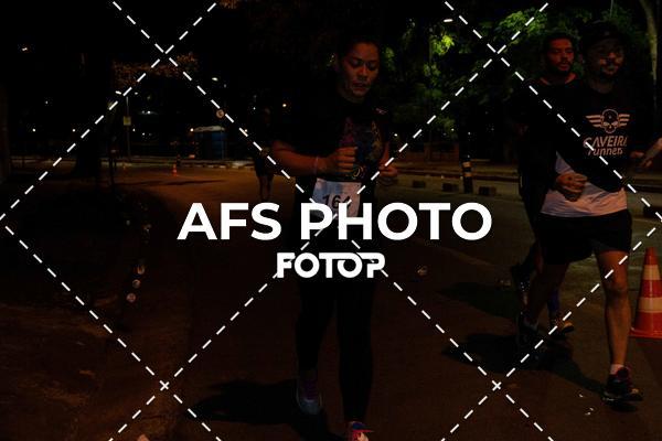 Achetez vos photos de l'vnementNeon Night Run 2019 - Belo Horizonte sur Fotop