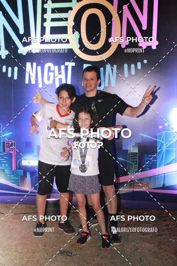 Compra tus fotos del eventoNeon Night Run 2019 - Belo Horizonte En Fotop