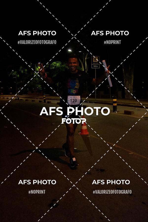 Achetez vos photos de l'vnementNeon Night Run 2019 - Belo Horizonte sur Fotop