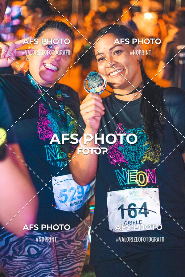 Achetez vos photos de l'vnementNeon Night Run 2019 - Belo Horizonte sur Fotop