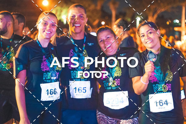 Achetez vos photos de l'vnementNeon Night Run 2019 - Belo Horizonte sur Fotop