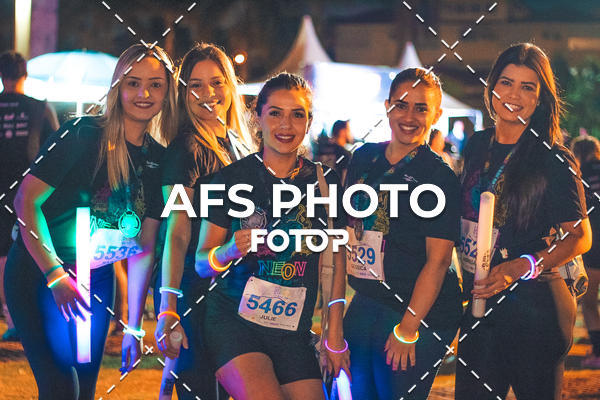 Achetez vos photos de l'vnementNeon Night Run 2019 - Belo Horizonte sur Fotop