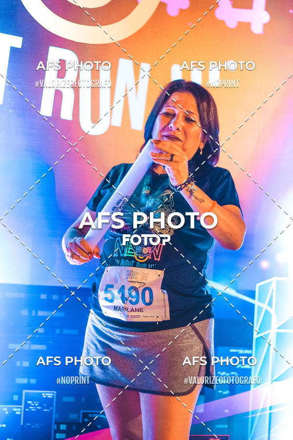 Achetez vos photos de l'vnementNeon Night Run 2019 - Belo Horizonte sur Fotop