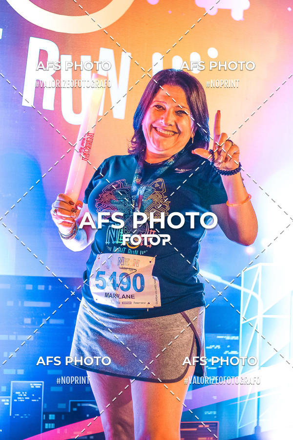 Achetez vos photos de l'vnementNeon Night Run 2019 - Belo Horizonte sur Fotop