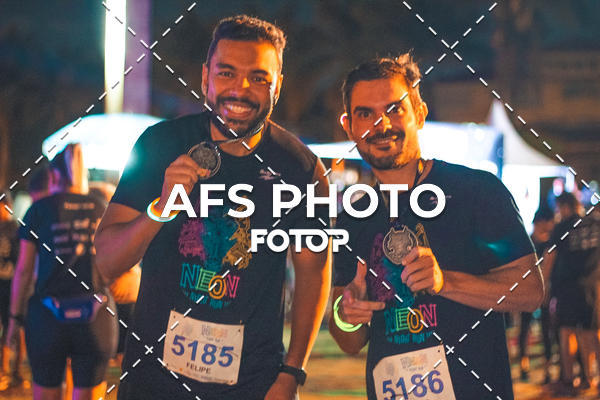 Achetez vos photos de l'vnementNeon Night Run 2019 - Belo Horizonte sur Fotop