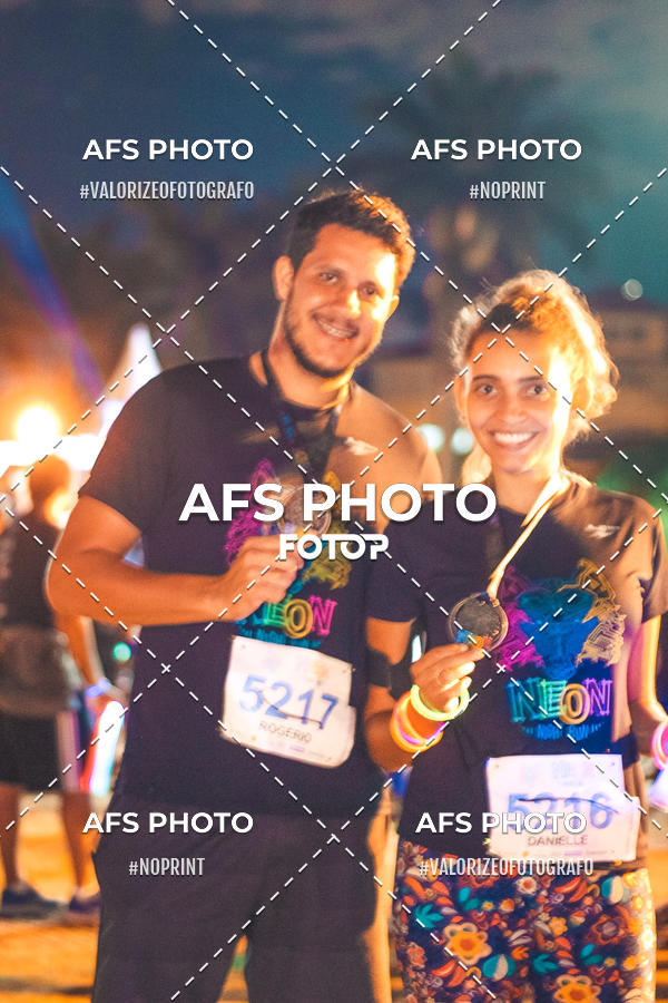 Achetez vos photos de l'vnementNeon Night Run 2019 - Belo Horizonte sur Fotop