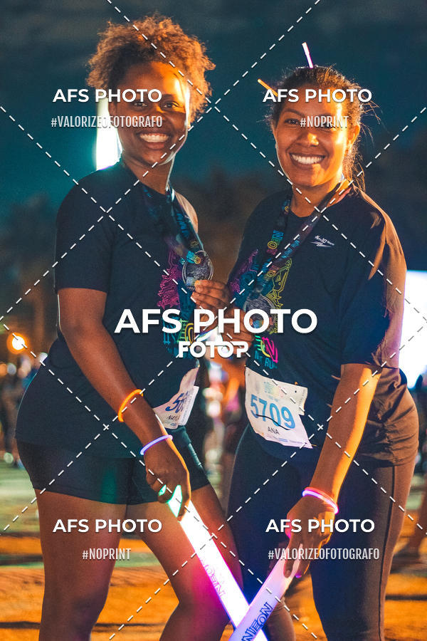 Achetez vos photos de l'vnementNeon Night Run 2019 - Belo Horizonte sur Fotop