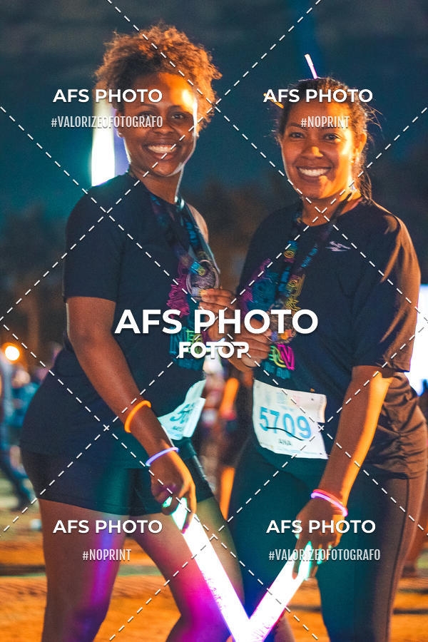 Achetez vos photos de l'vnementNeon Night Run 2019 - Belo Horizonte sur Fotop