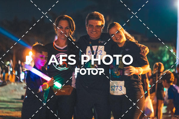 Achetez vos photos de l'vnementNeon Night Run 2019 - Belo Horizonte sur Fotop