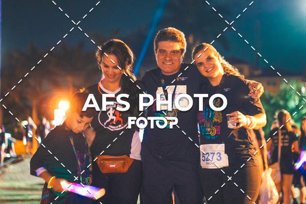 Achetez vos photos de l'vnementNeon Night Run 2019 - Belo Horizonte sur Fotop