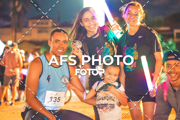 Achetez vos photos de l'vnementNeon Night Run 2019 - Belo Horizonte sur Fotop