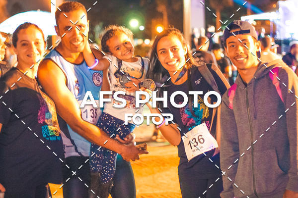 Achetez vos photos de l'vnementNeon Night Run 2019 - Belo Horizonte sur Fotop