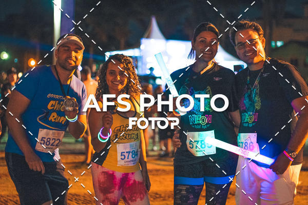 Achetez vos photos de l'vnementNeon Night Run 2019 - Belo Horizonte sur Fotop