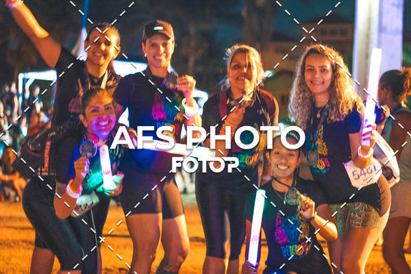 Achetez vos photos de l'vnementNeon Night Run 2019 - Belo Horizonte sur Fotop