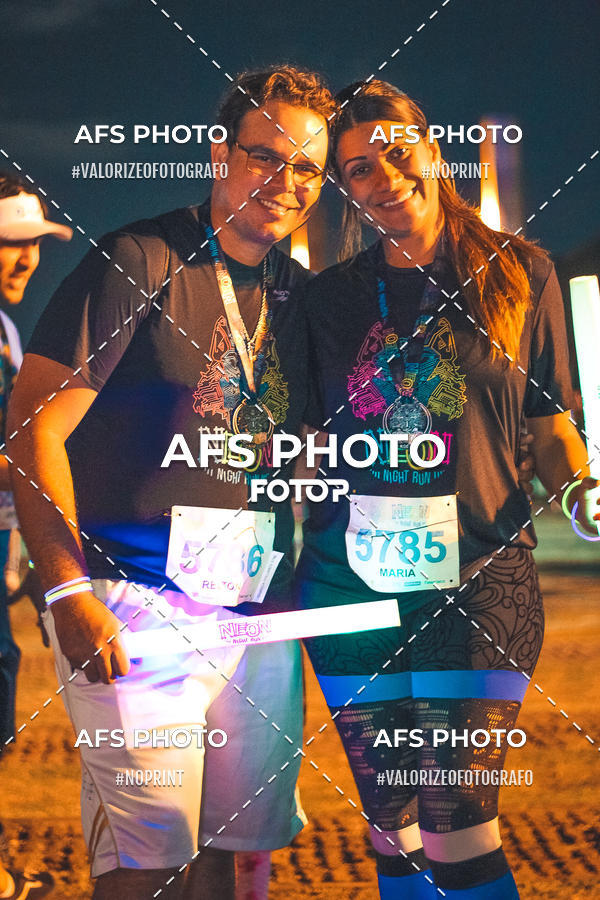 Achetez vos photos de l'vnementNeon Night Run 2019 - Belo Horizonte sur Fotop