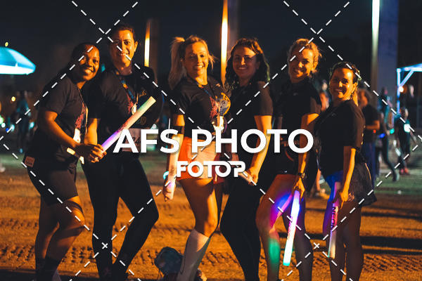 Achetez vos photos de l'vnementNeon Night Run 2019 - Belo Horizonte sur Fotop