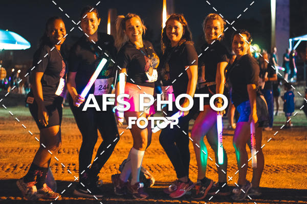 Achetez vos photos de l'vnementNeon Night Run 2019 - Belo Horizonte sur Fotop