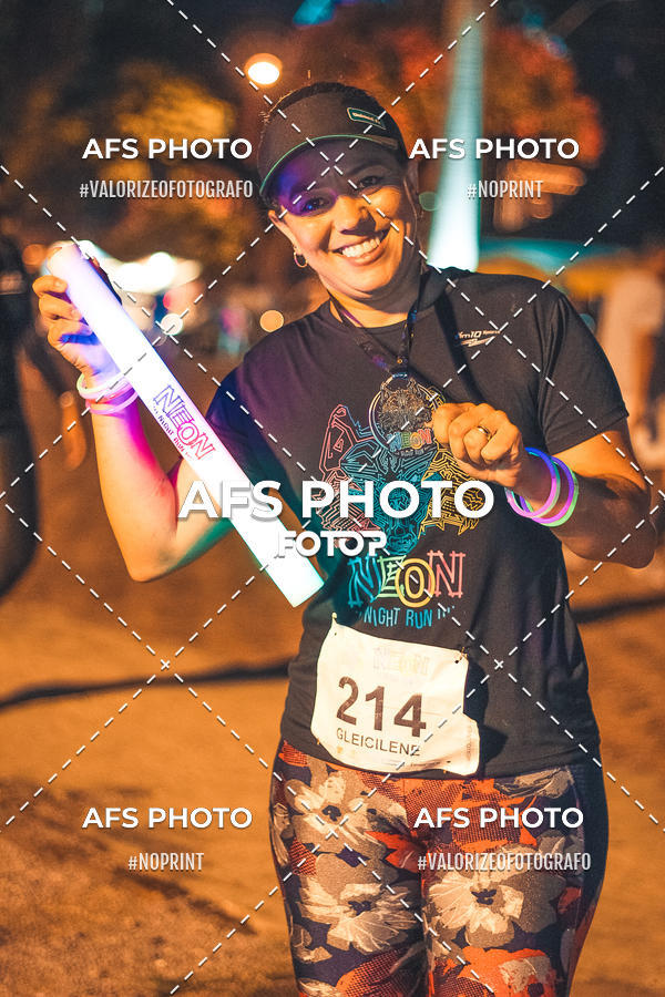 Achetez vos photos de l'vnementNeon Night Run 2019 - Belo Horizonte sur Fotop